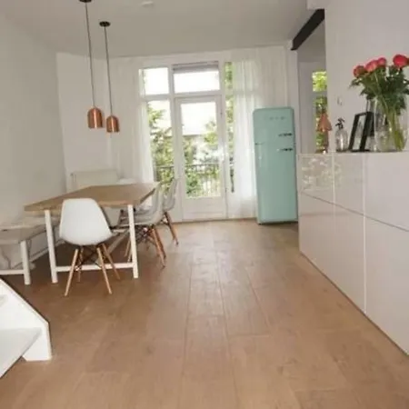 Stylish & Bright In The Buzzing De Pijp District. Appartement